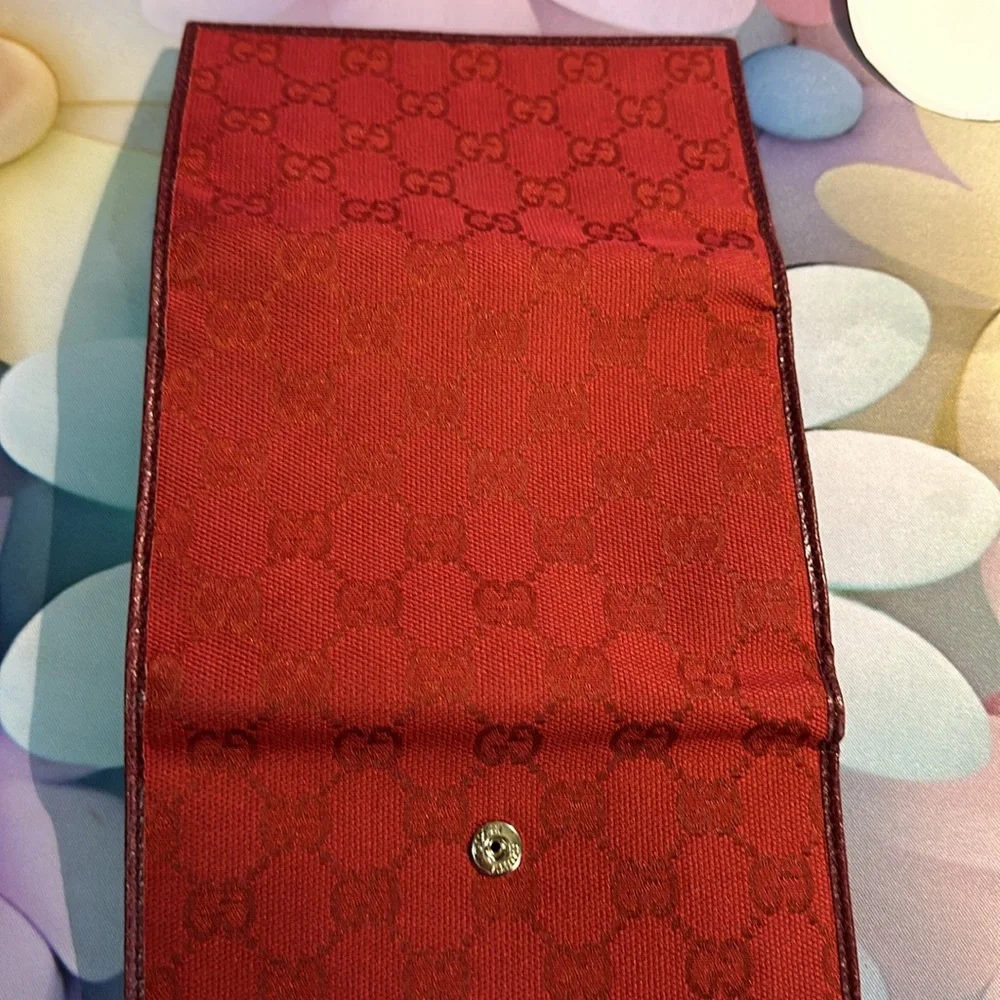Authentic Gucci - Picture 4 of 6